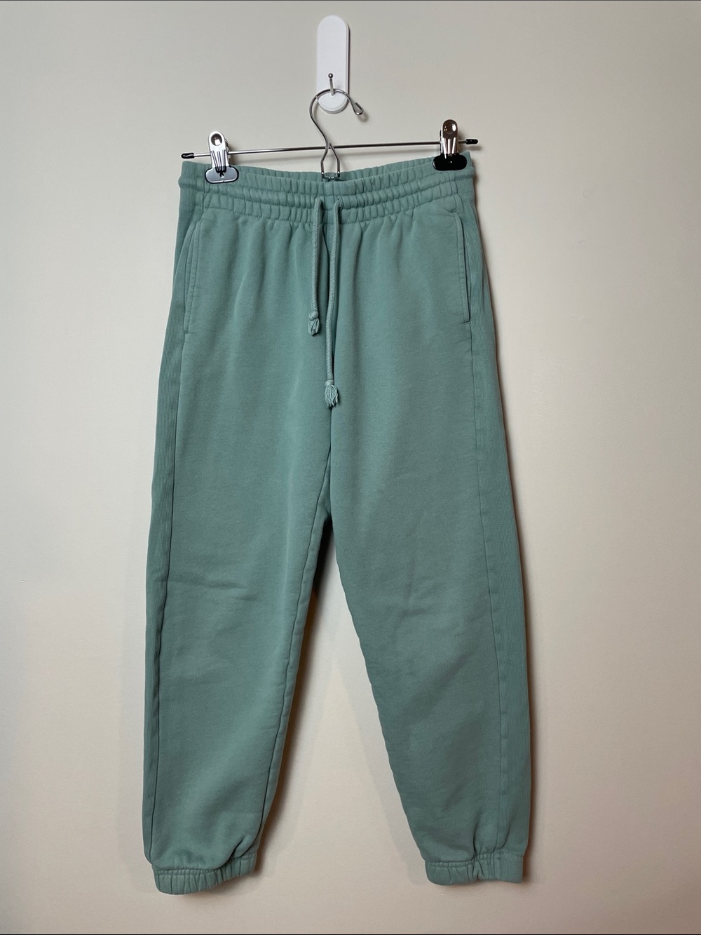 TNA Drawstring Jogger Sweatpants in Sage Green